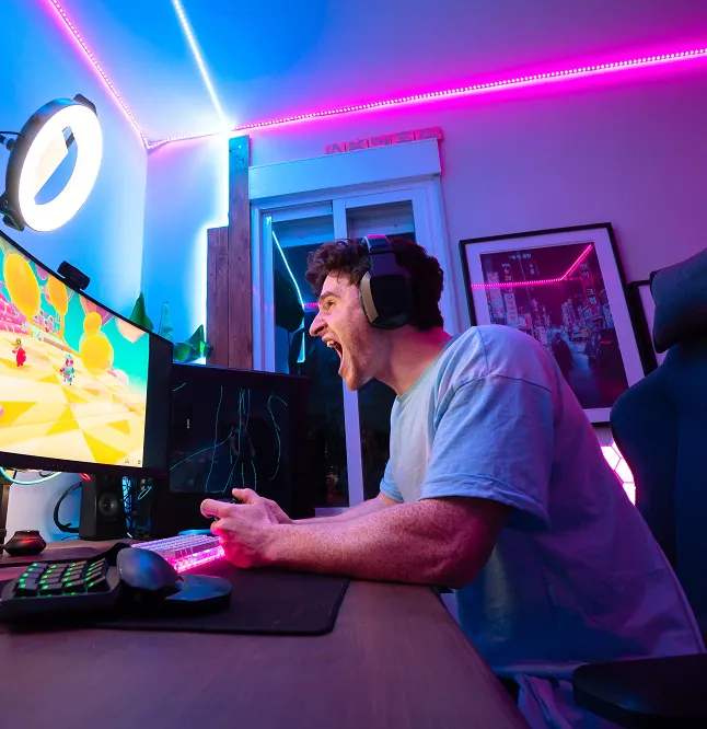 Moniteur et clavier avec &eacute;clairage gaming